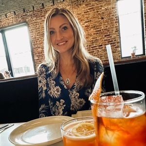 Meet your Posher, Delia